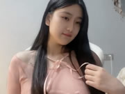 高顏值美女直播閃現露個奶 比個愛心奶 漂亮啊